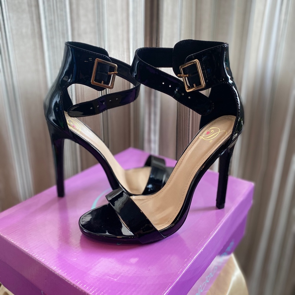 Faux patent leather sexy stiletto
